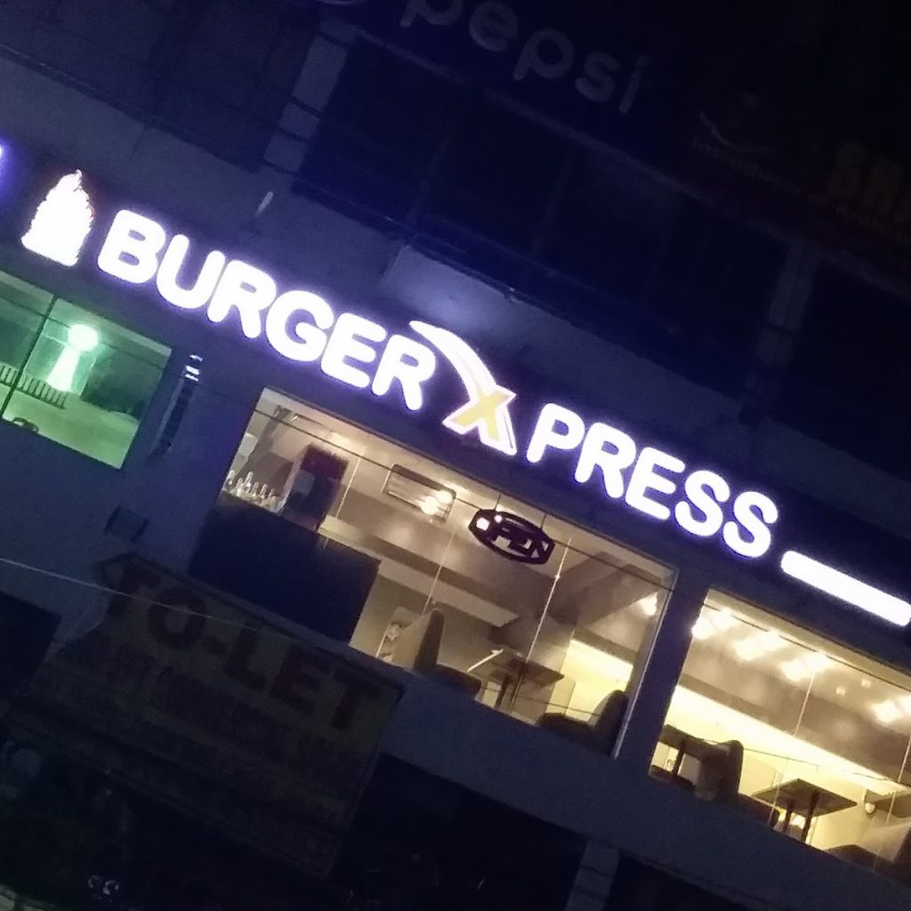 Golpea Burger